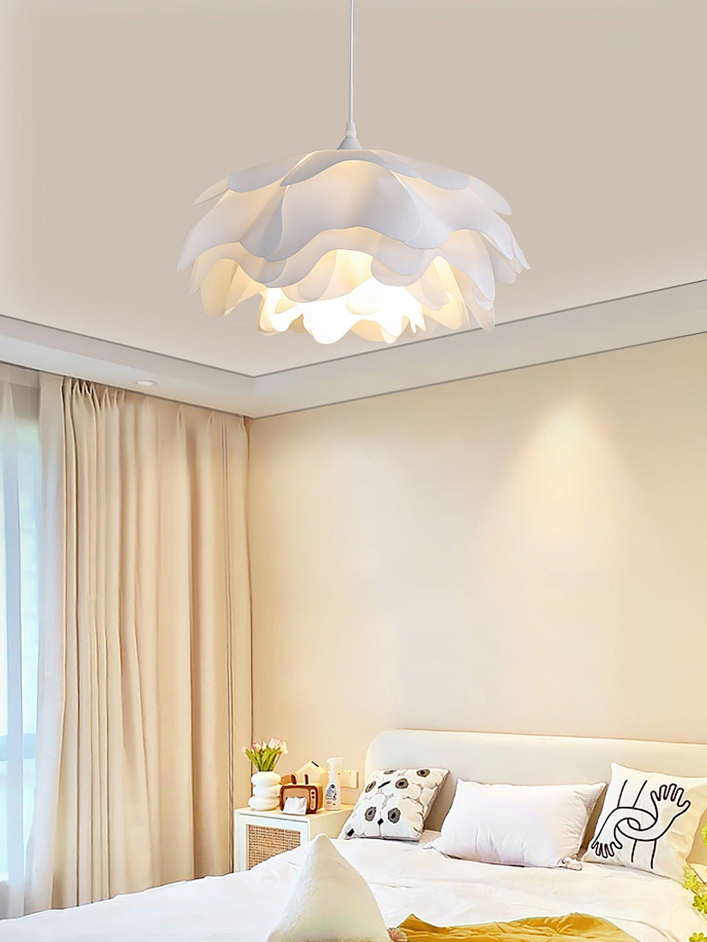 Pendant Light In White With Blossom Shape For Warm Ambience