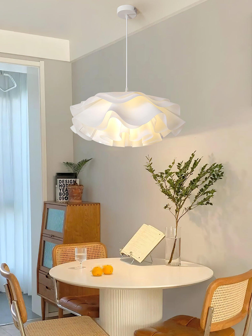 Pendant Light In White With Blossom Shape For Warm Ambience